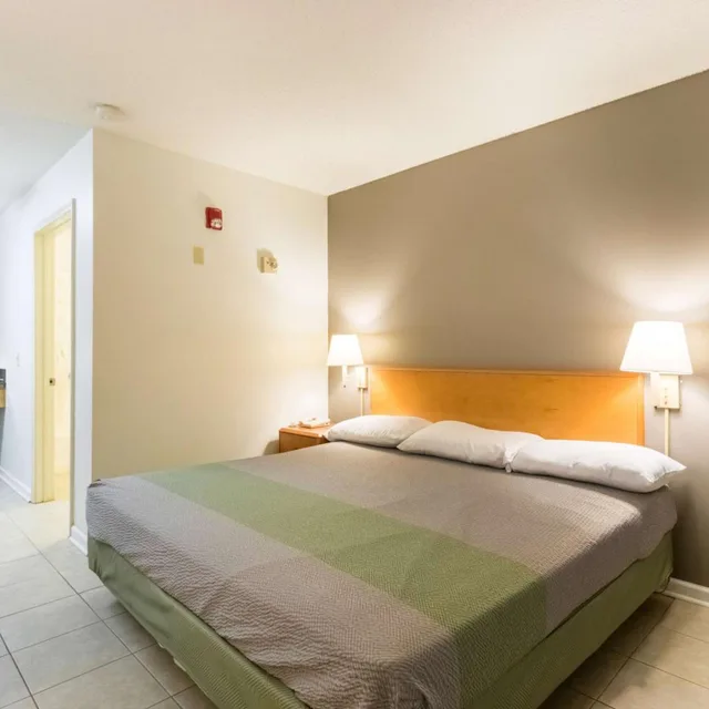 1 Queen Bed ADA/RI Shower/Non-Smoking، Studio6 Statesboro, GA 2/9