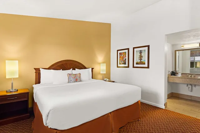 جناح بسرير كينج مع أريكة، Best Western Port St. Lucie 1/3