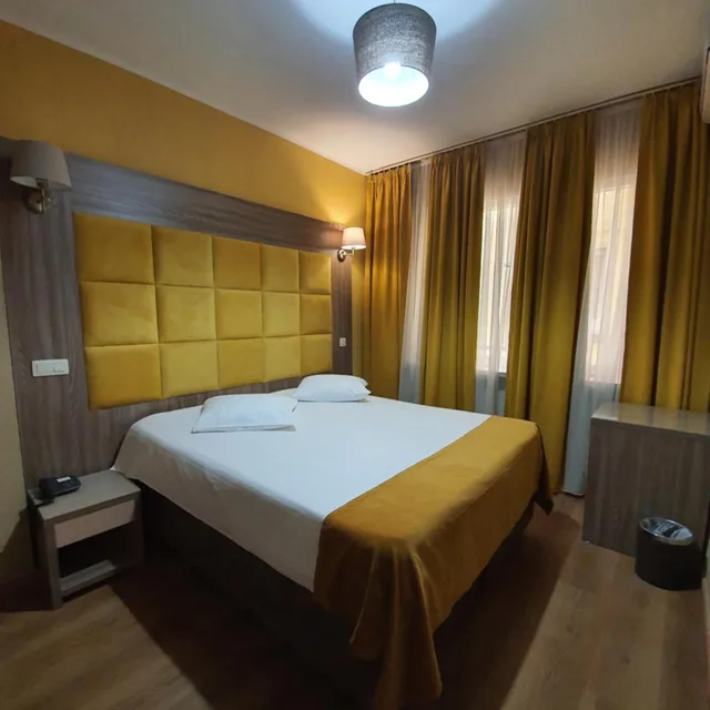 Economy, King Bed, Hotel Midi-Zuid 2/7