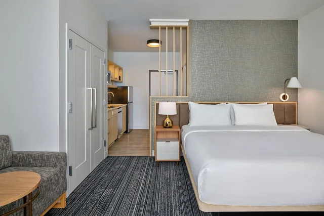 استوديو بسرير كينج بإطلالة على الجبل مع أريكة لذوي الإعاقة، TownePlace Suites by Marriott Avon Vail Valley 2/4