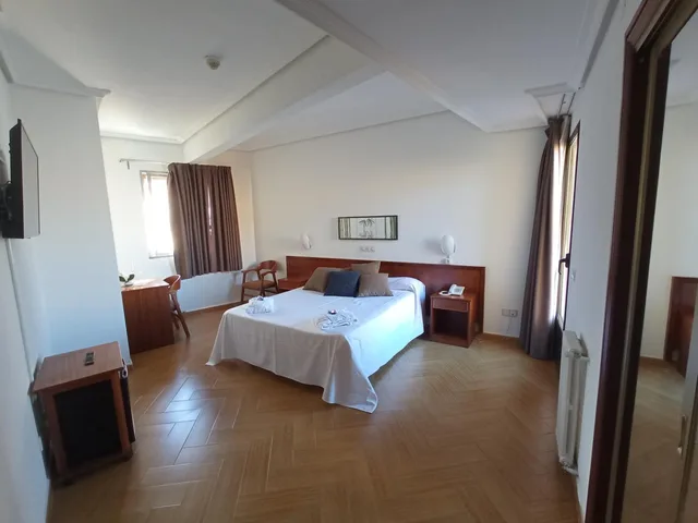 غرفة سوبيريور بسرير كينج وسرير كوين، Hotel ELE Acueducto 2/10