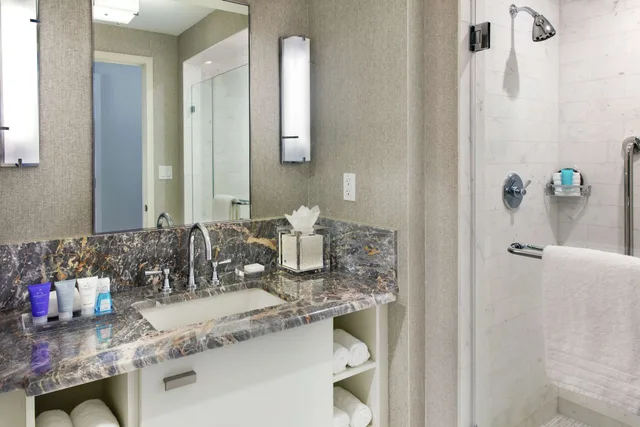 Junior Suite, King Bed, Partial Ocean View, Sofa, Bathtub, Accessible, Conrad Fort Lauderdale Beach 4/9