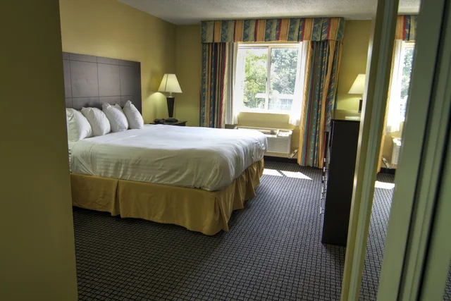 Standard, King Bed, Best Western Lakewinds 7/10