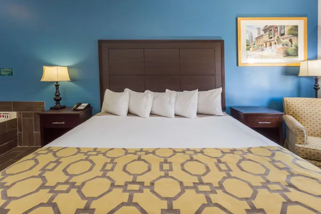 Room, 2 Queen Beds, Baymont By Wyndham Anderson 5/7