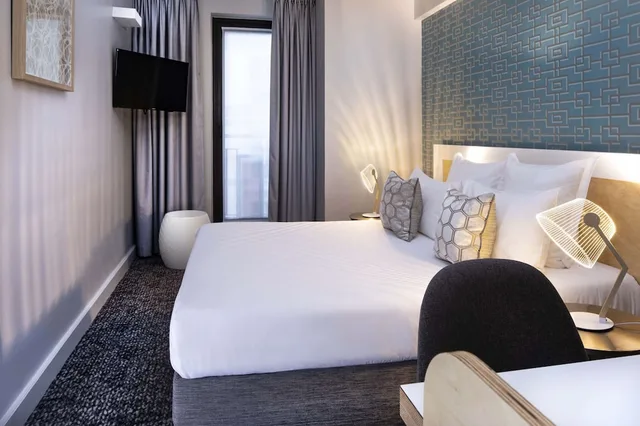 Twin or Double Room, Hotel Paris Bastille 4/10