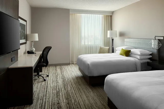 غرفة بسريرين مزدوجين، Cincinnati Marriott Northeast 2/3