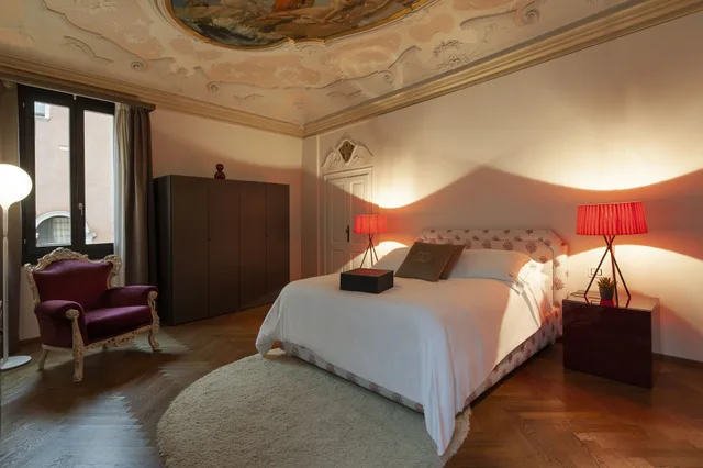 جناح جونيور بسرير كوين بإطلالة على القناة بشرفة، Hotel Corte di Gabriela 2/5