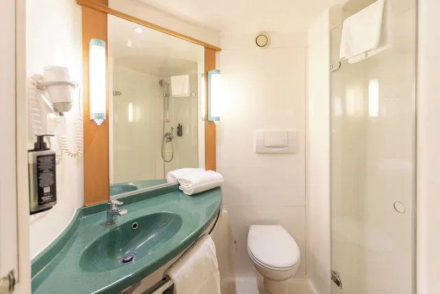 Classic, Double Bed, ibis budget Valencia Aeropuerto 4/6