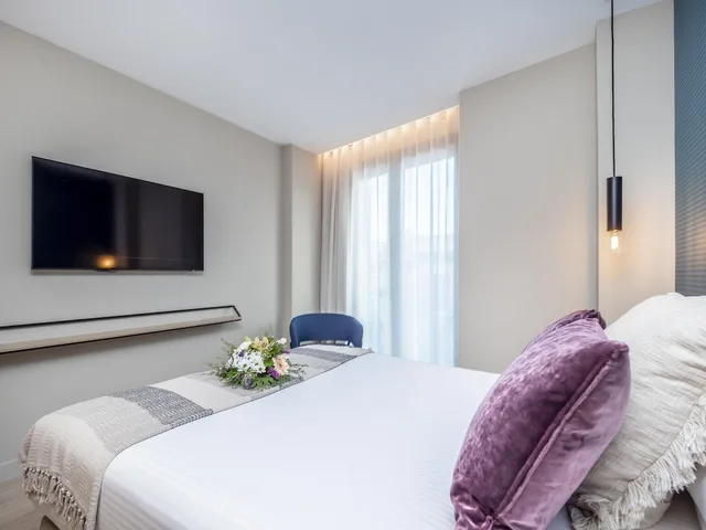 Room, Single, Queen Bed, ARCELON HOTEL 2/4