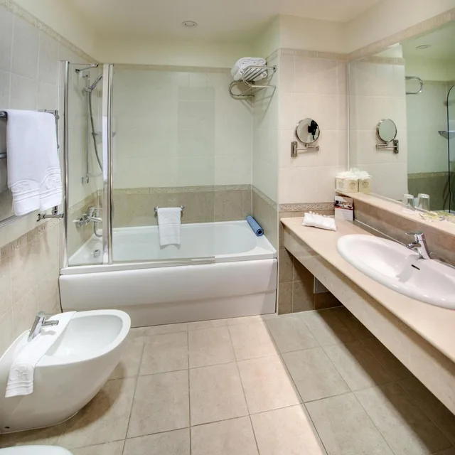 Superior Double Room Sea and Pool View، Georgia Palace Hotel & Spa Kobuleti Batumi 3/3