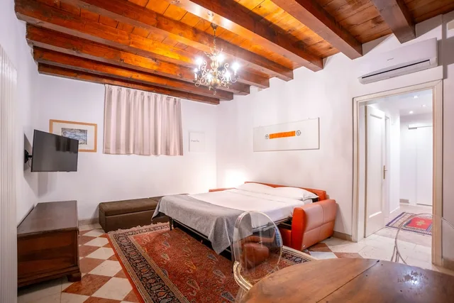 San Polo, District, Apartment, 2 Double Beds, Sofa, Annex، Palazzo San Luca 7/10