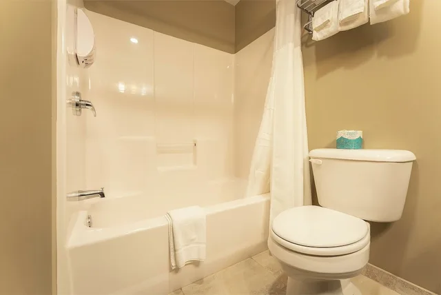 جناح جونيور بسرير كينج مع أريكة، Sun Ski Inn And Suites 10/10