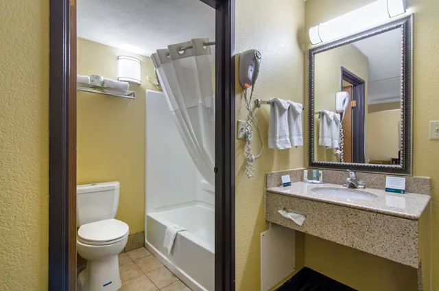 غرفة قياسية بسريرين كوين، Quality Inn Merriam Kansas City 9/10