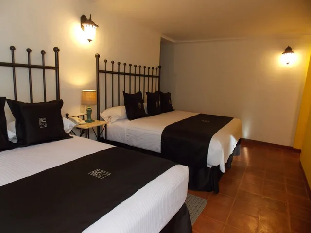 غرفة قياسية بسريرين مزدوجين، Hotel Real de Leyendas 1/8