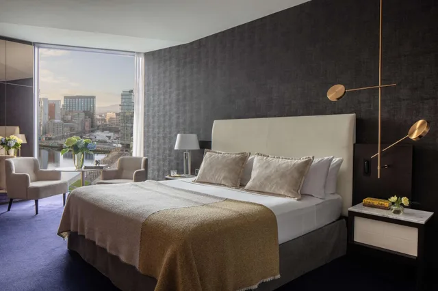 غرفة بريميوم غراند بإطلالة على القناة، Anantara The Marker Dublin Hotel 6/9