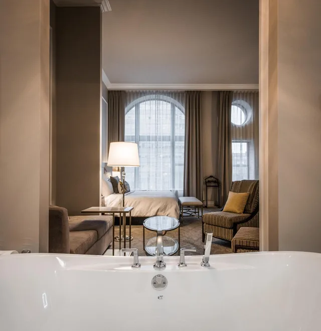 غرفة غراند ديلوكس بسرير كينج بإطلالة على الحديقة، Hotel Birks Montreal 8/8