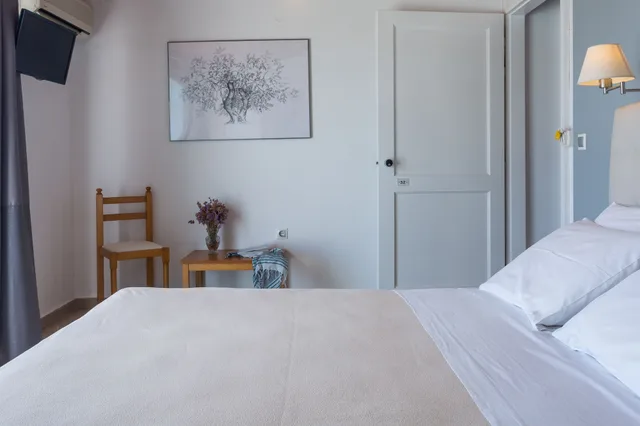 جناح كومفورت بسرير كوين بإطلالة على البحر، Hotel Akti 3/5