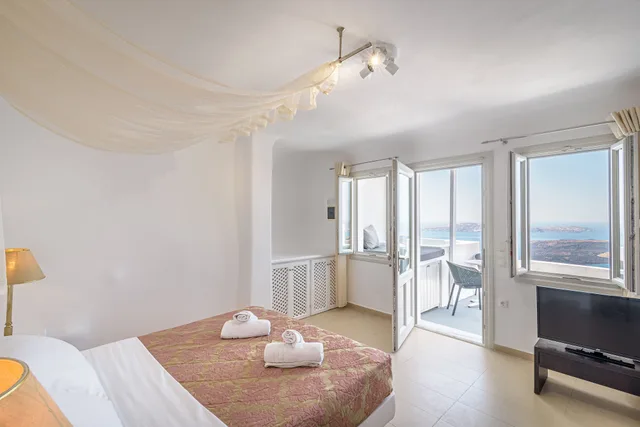Honeymoon, Suite, Double Bed, Caldera View, Sea View, Jetted Tub، Avianto Suites 1/2