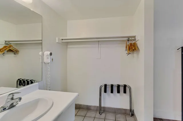 غرفة قياسية بسرير مزدوج، Motel6 Tucson, AZ - East Williams Center 7/7