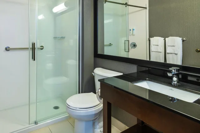 غرفة قياسية بسريرين كوين في الطابق الأرضي، Comfort Inn Gatineau 7/10