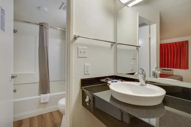 غرفة قياسية بسرير كوين، Motel6 Tempe, AZ - Broadway - ASU 5/10