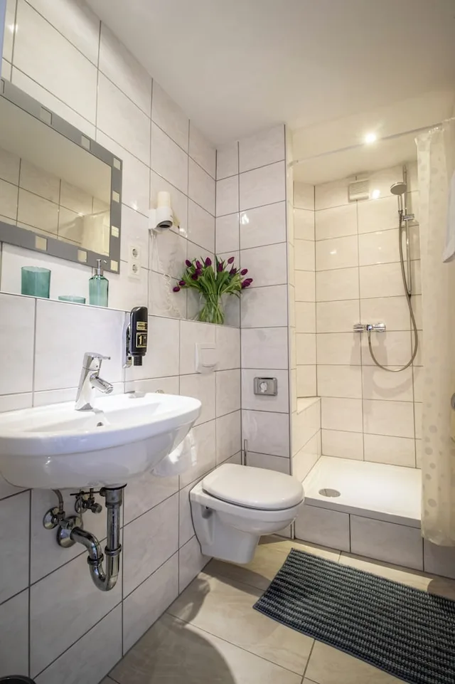 غرفة عائلية رباعية بسرير كينج وسريرين منفصلين، Fair Hotel Villa Diana Westend 6/8