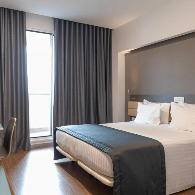 Renovated, Double Bed، Alif Campo Pequeno 1/7