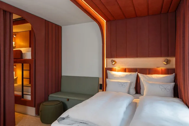 Club, House, Twin Beds, Sofa، Cocoon Theresienwiese 2/10