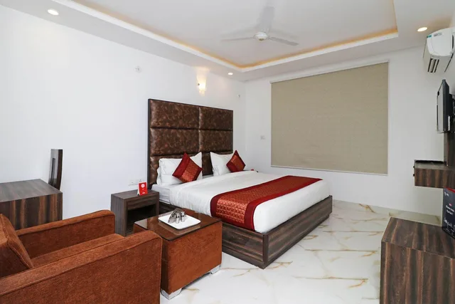 غرفة ديلوكس بسرير مزدوج، Oyo 10274 Hotel Aamara 1/1