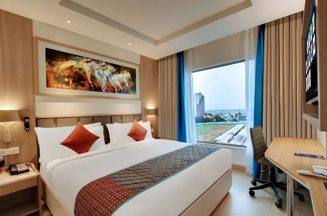 Standard, Queen Bed, Turf View، Holiday Inn Bengaluru Racecourse, an IHG Hotel 1/10