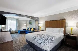 غرفة، La Quinta Inn Suites Manteca Ripon 1/2