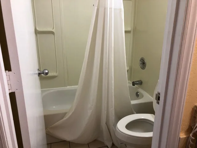 غرفة قياسية بسرير كينج، Days Inn by Wyndham Spartanburg Waccamaw 7/8