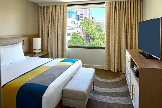 جناح، The Hotel Zags Portland 1/4