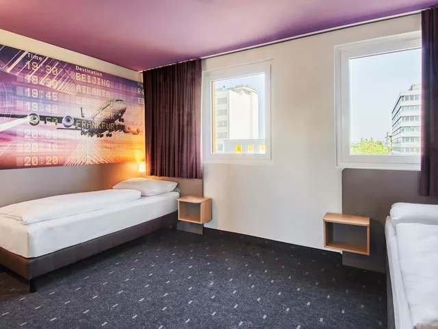 غرفة عائلية بسرير مزدوج وسريرين منفصلين، B B Hotel Frankfurt Airport 4/6