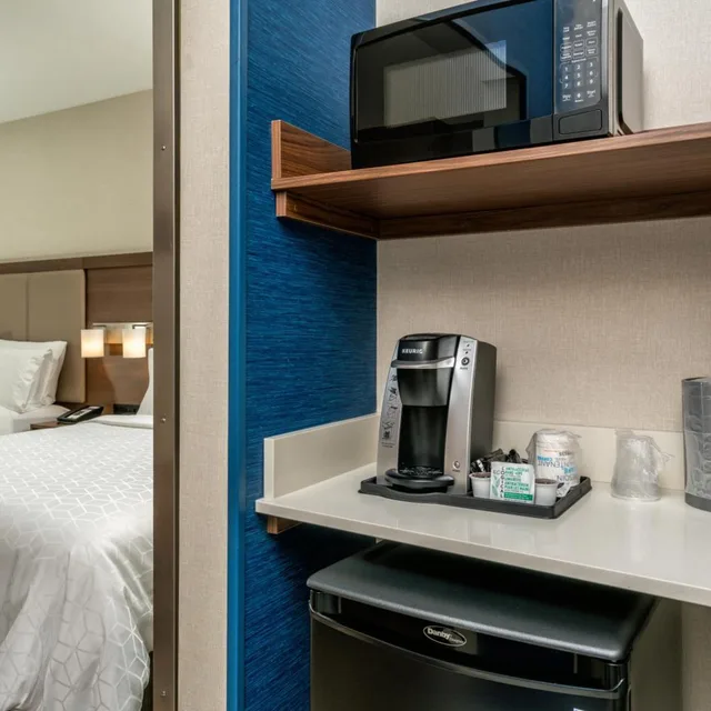 غرفة بسرير كينج وسريرين كوين لذوي الإعاقة، Holiday Inn Express And Suites Brandon 9/10