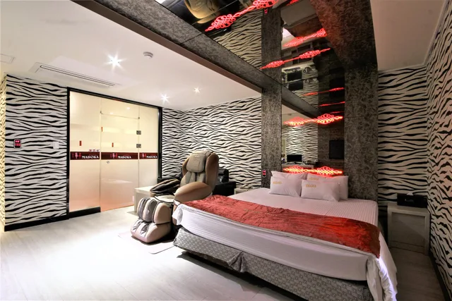 Room, Double Bed, Madoka 1/2