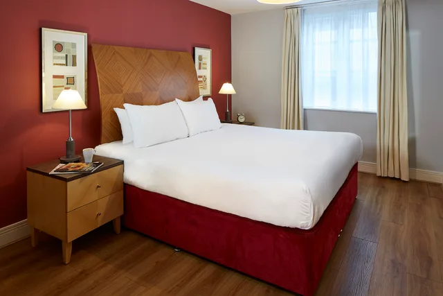 غرفة بغرفة نوم واحدة مع أريكة، Marlin Apartments Queen Street St Paul's 1/4