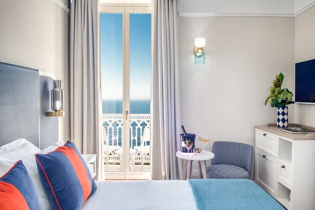 غرفة سوبيريور بإطلالة على البحر بشرفة، Hotel Mediterraneo Sorrento 1/2