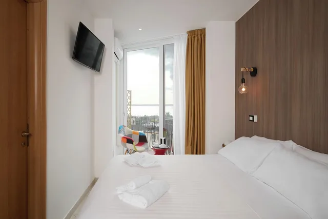 غرفة قياسية بسرير مزدوج بإطلالة على البحر، Hotel Centrale 2/3