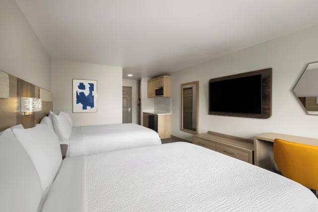 Standard, 2 Queen Beds, Holiday Inn Express Hotel And Suites Paso Robles 1/7