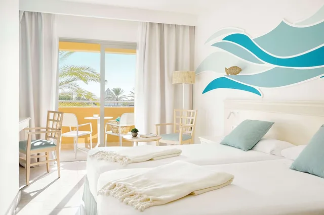 جناح عائلي بسريرين مزدوجين مع أريكة، Iberostar Waves Gaviotas Park 3/10