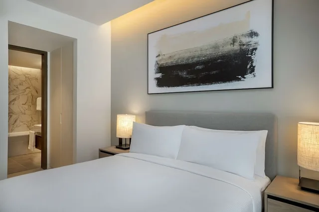 شقة بسرير كينج بغرفة نوم واحدة مع أريكة، DoubleTree by Hilton Abu Dhabi Yas Island Residences 2/6