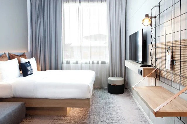 غرفة بسرير كوين، Moxy Vienna City East 1/4