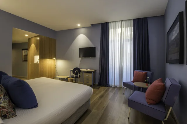 غرفة سوبيريور بفراش فوتون وسرير مزدوج وسرير فردي، The Editory House Ribeira Porto Hotel 1/5