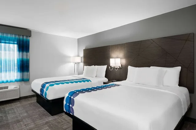 غرفة ديلوكس بسريرين كوين، La Quinta Inn By Wyndham Indianapolis Airport Executive Drive 2/2