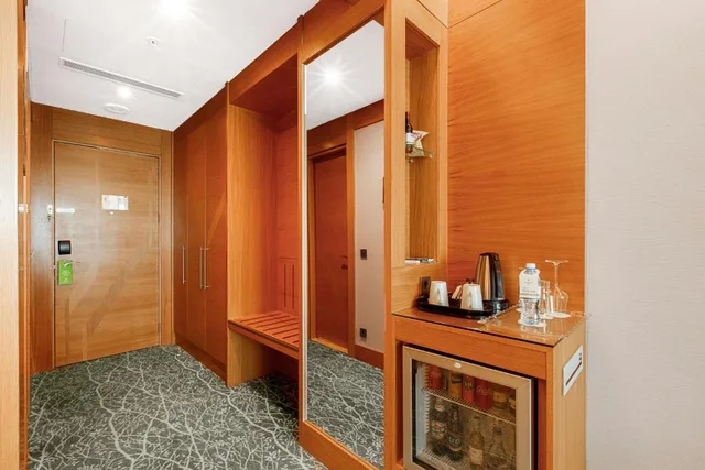 غرفة بسرير مزدوج بإطلالة للمدخنين، Holiday Inn Baku 4/4