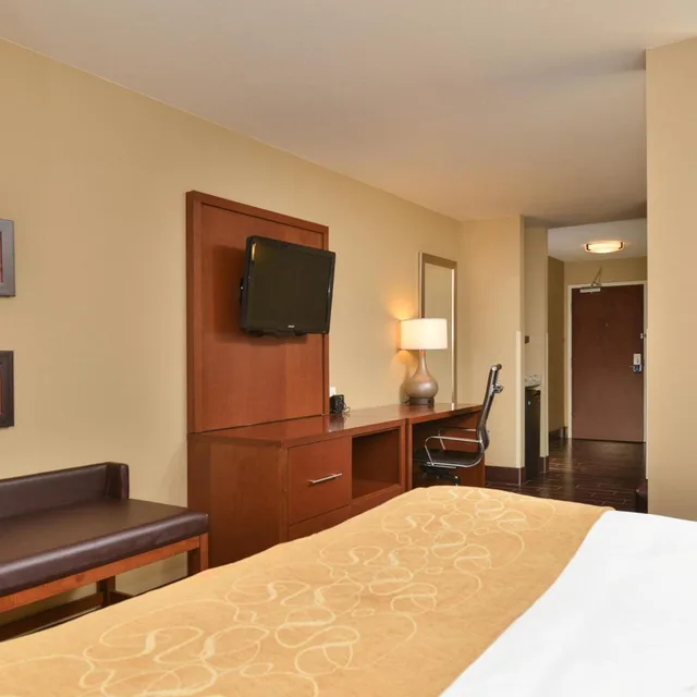 جناح بسرير كينج مع أريكة، Comfort Suites Minot South 4/5