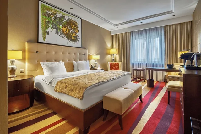 غرفة ديلوكس بسريرين منفصلين وسرير كينج أو سرير مزدوج وسرير كينج بإطلالة على البحيرة، Rixos Borovoe 1/2