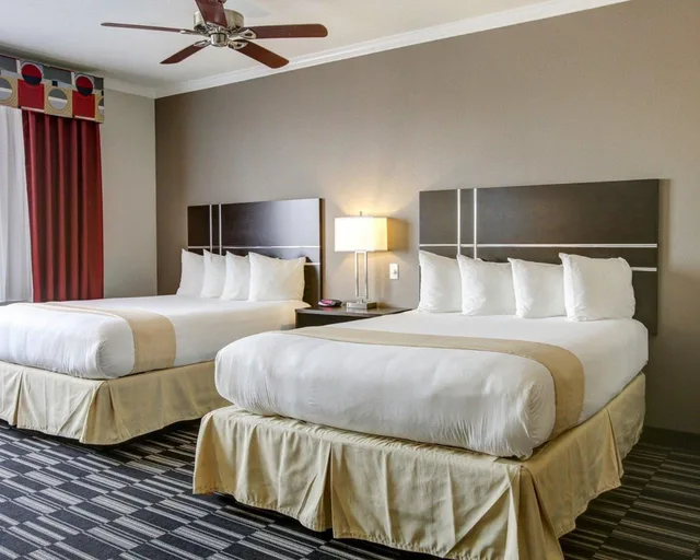 Suite, Multiple Beds، Quality Inn & Suites Bryan-College Station 1/5