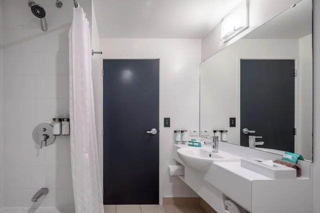 غرفة متصلة سوبيريور بسرير كينج وسريرين كوين، Heartland Hotel Auckland Airport 6/6